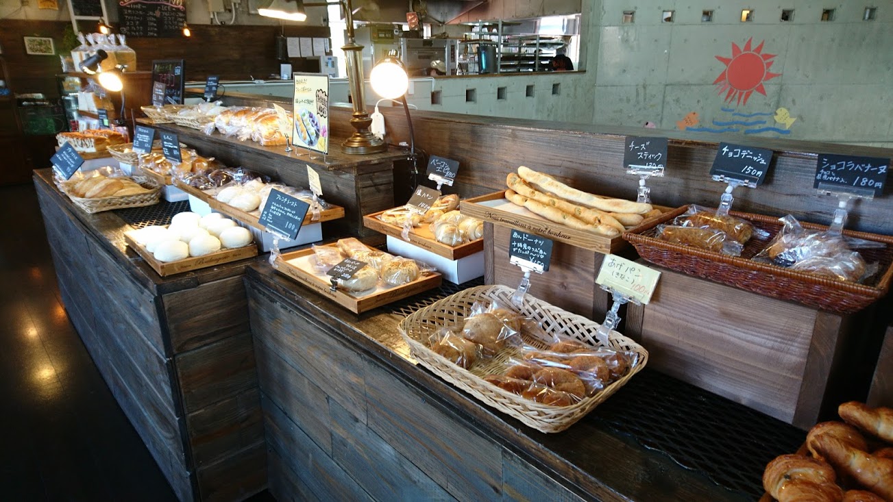 【おんなの駅】海が見えるお気に入り休憩スポット　カフェ利用も可能なパン屋さん　アチココ